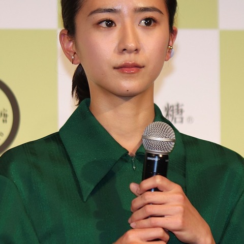 黒島結菜、『ちむどんどん』で具志堅用高との共演に感激「リアルに動いてる具志堅さんを…」 画像
