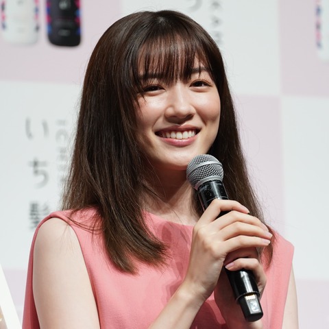 永野芽郁、戸田恵梨香の演技力に驚き! 撮影直前まで笑顔なのに「始まった瞬間、ボロボロ泣いてて…」 画像