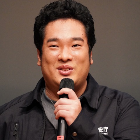 岡崎体育、台詞を覚えられずにいると阿部寛に台本を取り上げられ… 画像