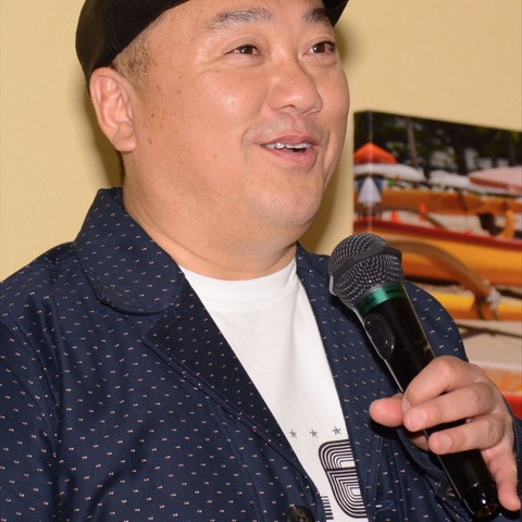 極楽とんぼ・山本圭壱、YouTubeで妻・西野未姫と結婚報告「これから支え合いながら…」 画像