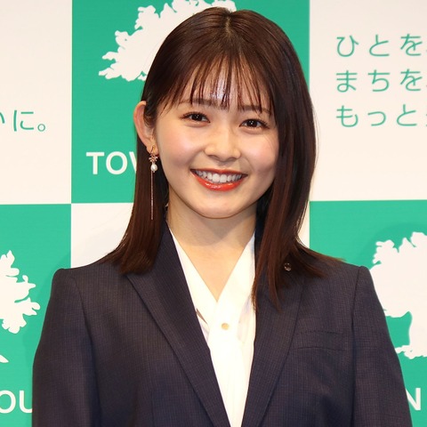 『non-no』モデル久間田琳加、スーツ&ショーパンパジャマで美脚披露 画像