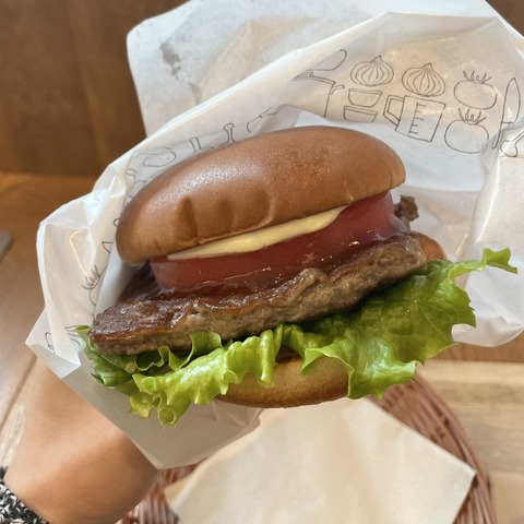 【実食】一頭買いの贅沢を堪能！モスバーガー100万食限定の黒毛和牛バーガー 画像