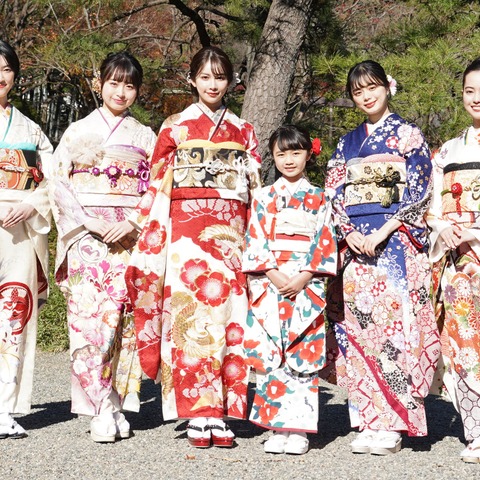 「舞いあがれ!」浅田芭路・「わた婚」紺野彩夏らスペースクラフトの美女たちが晴れ着姿で新年の抱負! 画像