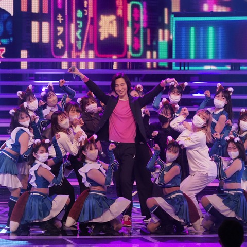 【NHK紅白】山内惠介、乃木坂46&ファイターズガールは「女の子の匂いがすごくして…」 画像