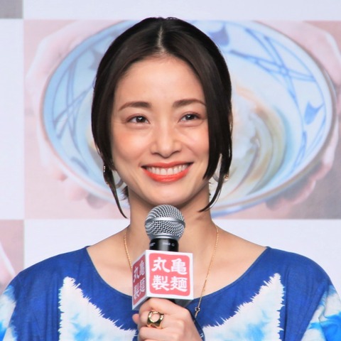 上戸彩、子供の弁当作りがプレッシャー 夜も眠れない 画像
