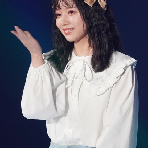 【TGC 2023 S/S】日向坂46・齊藤京子、キュートなガーリースタイルで投げキッス! 画像