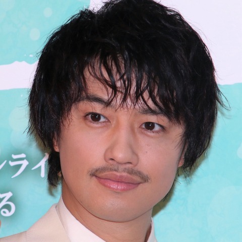 斎藤工、肖像権と著作権はどっちが強い? 盗撮する週刊誌を使って驚きの実験 画像