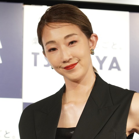 元宝塚トップ・紅ゆずる、子ども時代のお茶目エピソード「アメリカに行きたくて風船を……」 画像