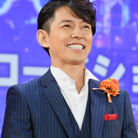 藤木直人、子どもの卒園式でAKBコスプレ!『ヘビロテ』披露 画像