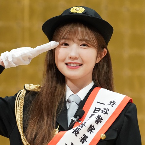 AKB48本田仁美が一日警察署長に就任、警察官の制服には「改めて気が引き締まる」 画像