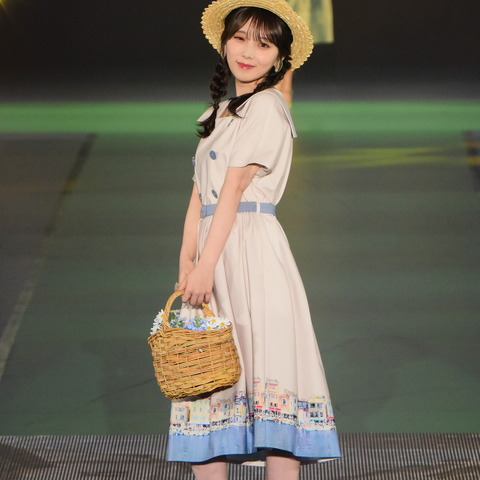 乃木坂46・与田祐希、ランウェイトップでウインク披露 画像