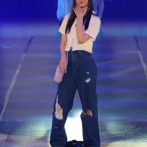 日向坂46・小坂菜緒、GirlsAwardで会場を魅了も「ちょっと緊張しています」 画像