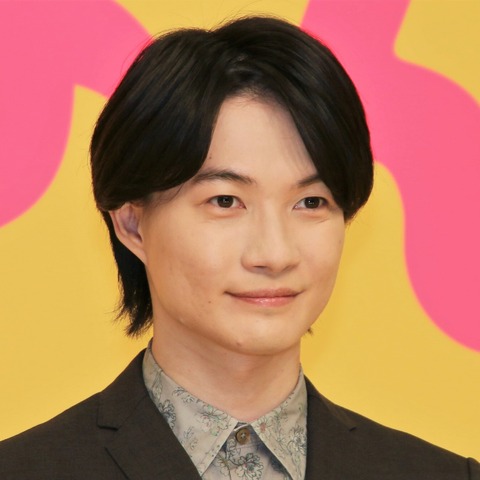 神木隆之介&浜辺美波、『らんまん』“爆睡”2ショットに「お疲れ様」の声 画像