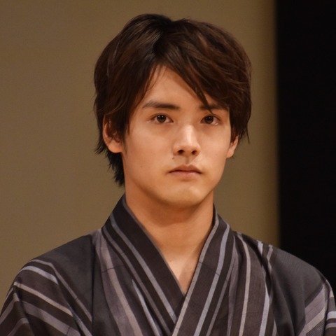 赤楚衛二、寂しがり屋…Siriと会話&グループ通話をラジオ代わりにして就寝 画像