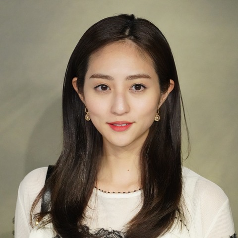 堀田茜、プライベートで赤っ恥!駅で転倒、顔面強打も… 画像