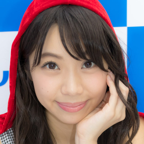 鈴木ふみ奈、グラビアを始めた意外なキッカケ 着替えている瞬間を見られ… 画像
