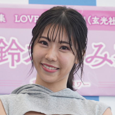 鈴木ふみ奈、夢は無重力空間でのグラビア! 画像