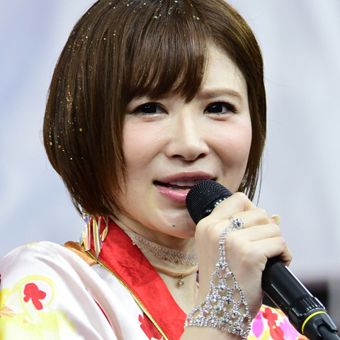 手島優、第1子男児の出産を報告「今、横で寝てます」 画像