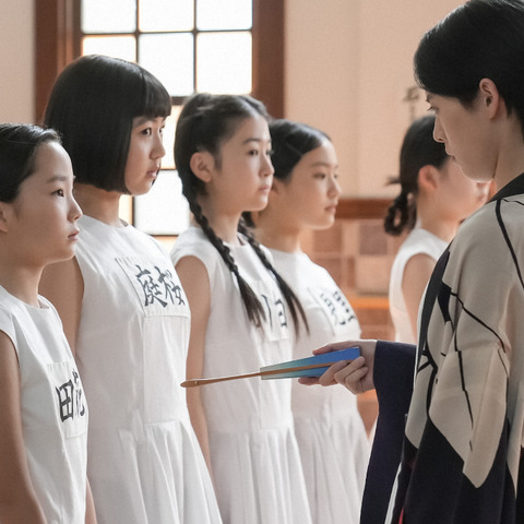 『ブギウギ』梅丸少女歌劇団・研究生集合ショット！鬼教育係・橘もにっこり 画像