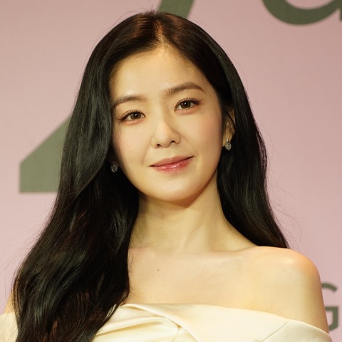 韓国でなりたい顔No.1に輝いたアイリーンが来日、イベントには美肌際立つドレススタイルで登場 画像