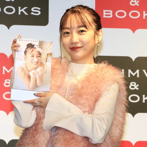 関根優那、20代最後のカレンダー発売！「お気に入りは泡風呂ショット」 画像