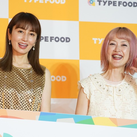 矢田亜希子、ノースリワンピ姿で登場…初共演の松嶋尚美は「若いお母さんやってるな」と感心 画像