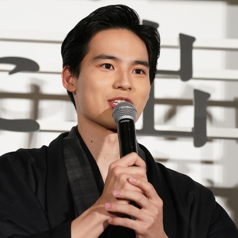 水上恒司、小雪の存在感に圧倒される「大木のように鎮座されている」 画像