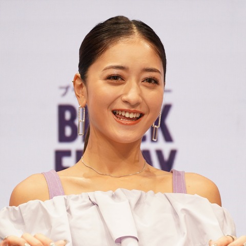 みちょぱ、夫が買ったカメは450万円! 画像
