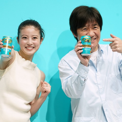 今田美桜「本当にすみません」、内村光良&天海祐希&目黒蓮と「朝から」乾杯 画像