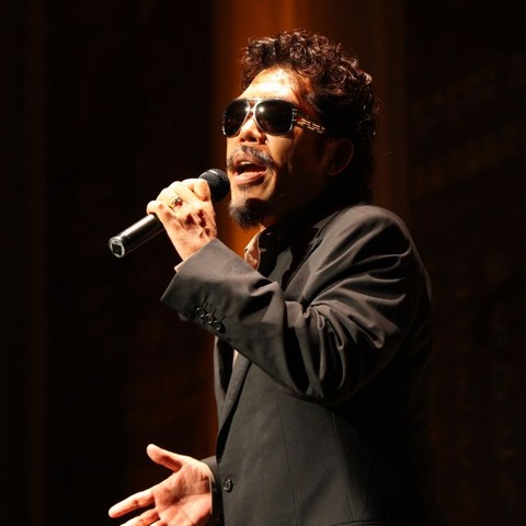 鈴木雅之、イメージにない激カワ私服を披露!ネット反響「まさか」「初めて見た」 画像