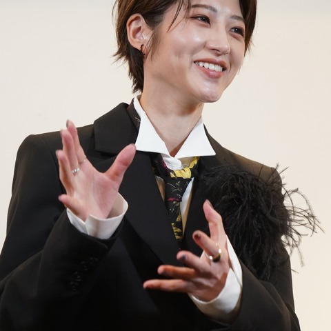 若月佑美がカレンダーイベントに「カッコいい」姿で登場、「包み隠さずありのままの自分」を見てほしい！ 画像