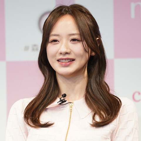 “令和のあざと女王”森香澄、ピンクの衣装でイベント登場!「ただかわいいだけじゃなく、少し大人の要素を入れて」 画像