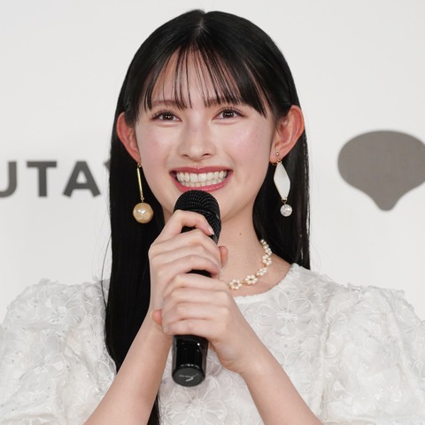 “令和一可愛いアイドル”菅田愛貴、1st写真集イベントで涙!「どうしよう!」「もう、ずるい」 画像