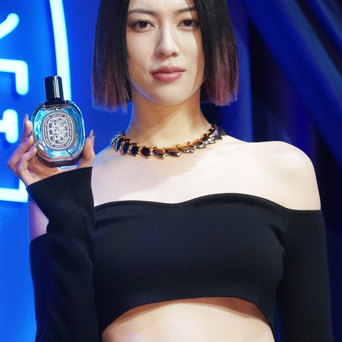 三吉彩花が大胆肌見せドレスで登場、井桁弘恵は彼氏との“甘酸っぱい”青春を回顧 画像