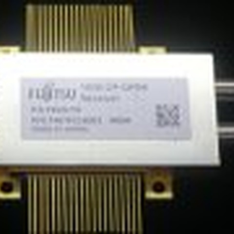 【FOE 2010 Vol.3】光ネットワークは40ギガは小型化、速度は100ギガへ——富士通の光通信モジュール 画像