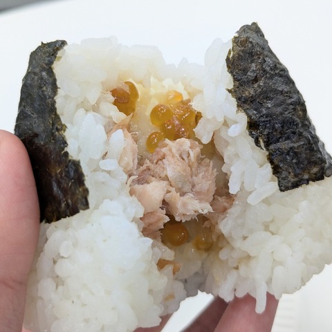 ファミマ、老舗ぼんご監修おむすび新発売！“握らない技”を機械で再現する新次元へ 画像