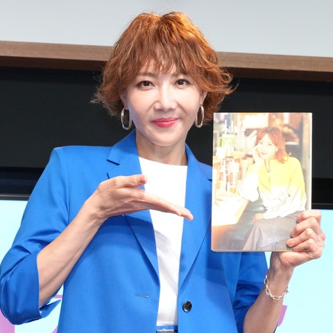 柚希礼音、書籍『柚希横丁』発売！“オフの酒席”エピソードも披露「同期と熱燗を飲みながら…」 画像
