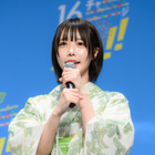 あの、浴衣で登場！夏祭りで串焼きのイカを豪快に食べたい！ 画像