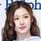 TWICE・サナ、“春の女神”のような美貌で視線をクギ付けに！爽やかルックでイベント出席 画像