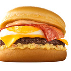 マクドナルド、月見初のじゃがいも入り「北海道産じゃがペッパー月見」24日発売！香取慎吾出演の新CMも 画像