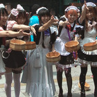 秋葉原でメイドらが打ち水!今年で7回目 画像