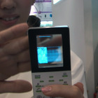 【CEATEC JAPAN 2010（Vol.42）：動画】TDK、透ける有機ELディスプレイ 画像