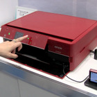 【CEATEC 2011（Vol.31）】実効 375Mbpsの超高速データ転送を実現するTransferJetを体感！ 画像