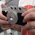 【CP＋ 2012（Vol.7）】iPhoneがクラシックカメラに変身！ギズモショップがiPhoneケースを展示 画像