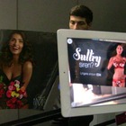 【MWC 2012 Vol.47（動画）】HPブース、ポスターから美女が飛び出しダンスを披露！ 画像