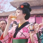 栗山千明「こーりゃ、おどろいたー」と目を丸く！ 「まるで梅酒なノンアルコール」TVCM 画像