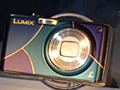 松下、コンパクトデジカメ「LUMIX DMC-FX07」の「漆」モデルを限定販売 画像
