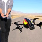 スマホで操縦できる小型ヘリ AR.Drone、高画質カメラを搭載の「2.0」に 画像