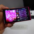 【ドコモ2012秋モデル】女性の手にもFit！フルスペックスマホ「AQUOS PHONE si SH-01E」……人気ブランドとのコラボモデルも 画像