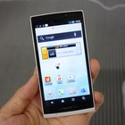 【ドコモ2012秋モデル】女性にも持ちやすいXi対応スマホ「AQUOS PHONE si SH-01E」、28日に予約受付開始 画像